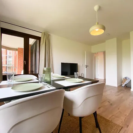 Mit Rheinblick, Messe, Balkon, Kueche, Parkplatz Lägenhet *