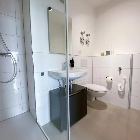 Mit Rheinblick, Messe, Balkon, Kueche, Parkplatz Lägenhet