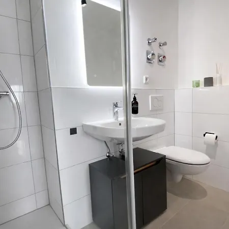 Mit Rheinblick, Messe, Balkon, Kueche, Parkplatz Appartement Neuss