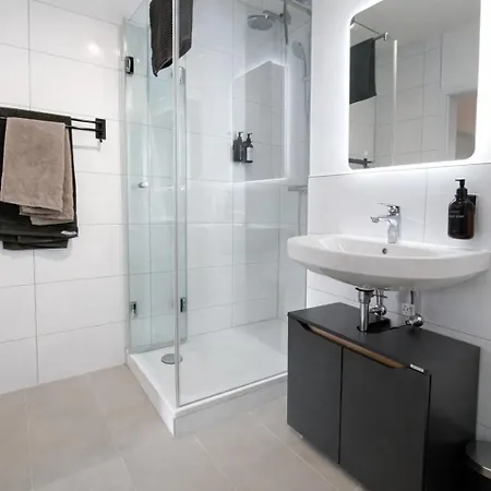 Mit Rheinblick, Messe, Balkon, Kueche, Parkplatz Neuss