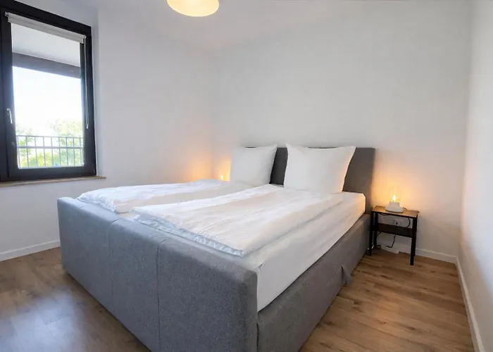 Mit Rheinblick, Messe, Balkon, Kueche, Parkplatz * Neuss