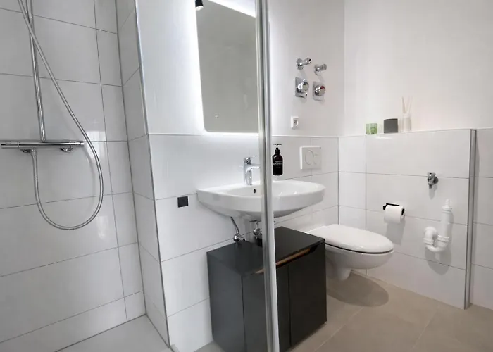 Mit Rheinblick, Messe, Balkon, Kueche, Parkplatz Lejlighed Neuss