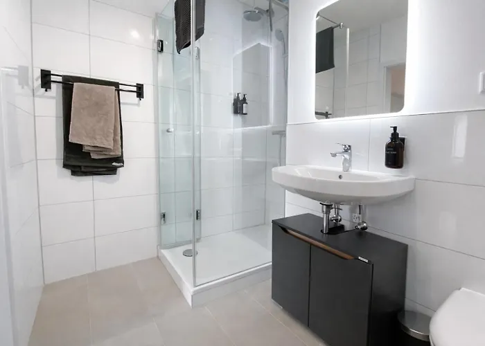 Mit Rheinblick, Messe, Balkon, Kueche, Parkplatz Neuss