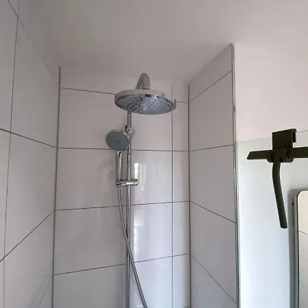 Schoene Mit Rheinblick/duesseldorf/neuss/messe * Neuss